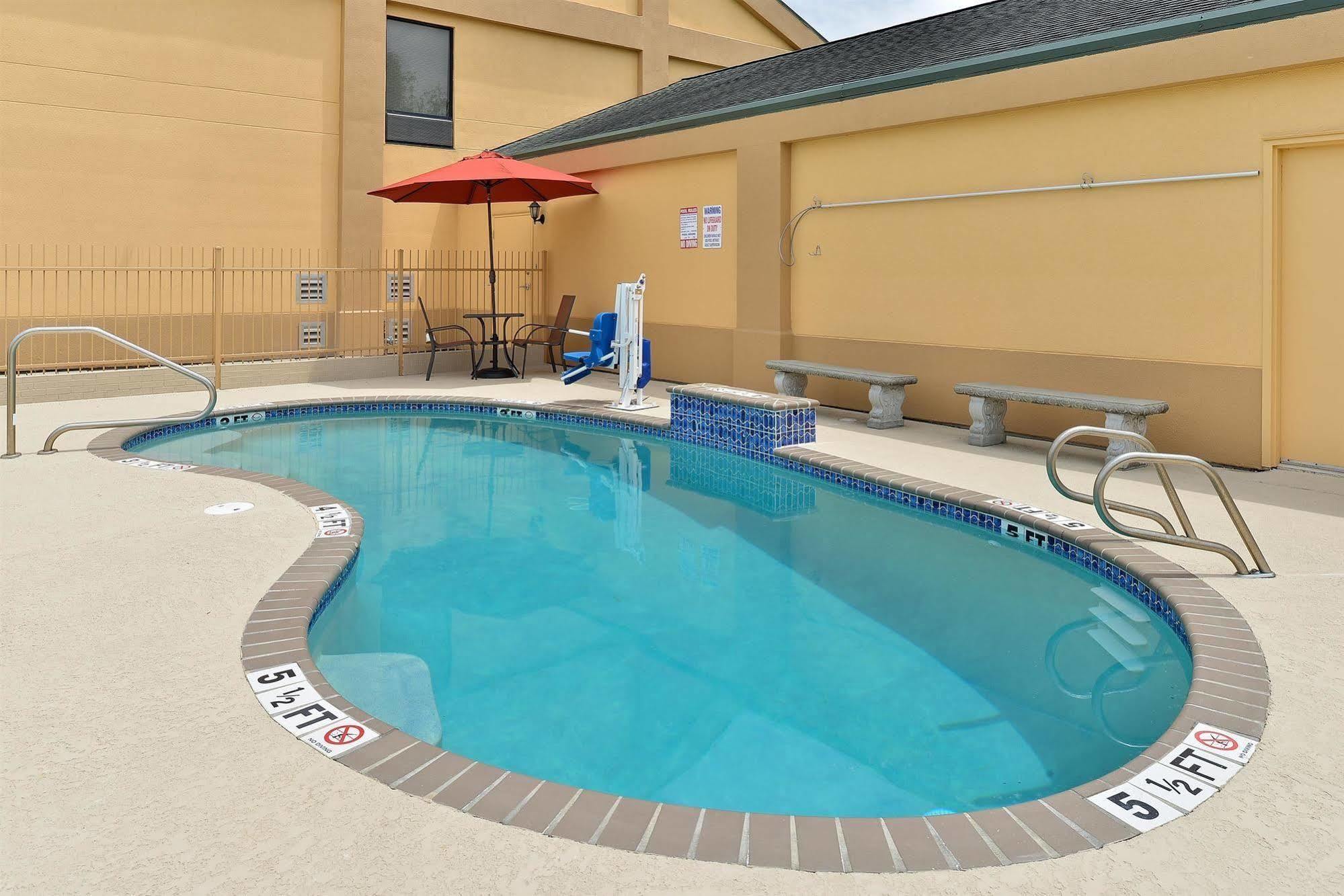 Executive Inn & Suites Breaux Bridge, La ภายนอก รูปภาพ